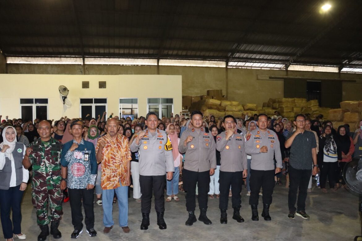 Polres Malang dan Buruh Kompak Gelar Apel Akbar Kebangsaan di Sumberpucung