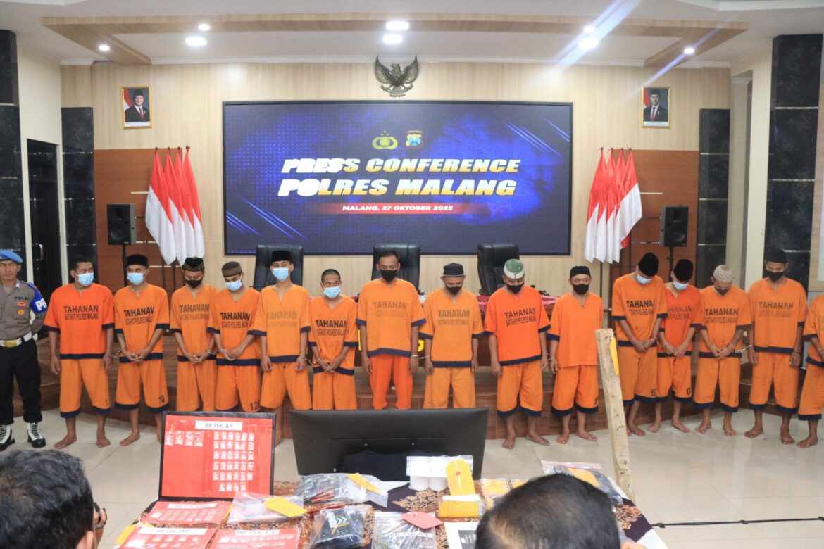 Polres Malang Gulung 14 Pengedar Narkoba, Ratusan Gram Sabu Disita