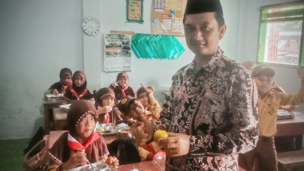 217 Siswa Yayasan Sunan Giri Ringinsari-Sumawe Sudah Terima MBG