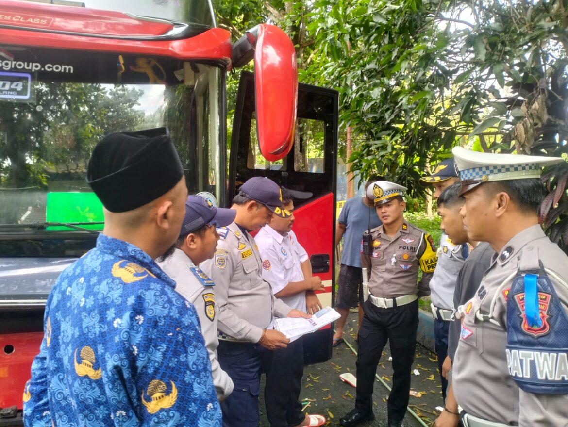 Polres Malang Gelar Ramp Check di Terminal Kepanjen, Bus Antarprovinsi Jadi Sasaran Operasi Zebra
