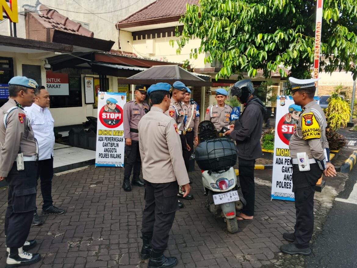 Ops Zebra Semeru 2025, Propam Polres Malang Cek Kelengkapan Personel dan ASN