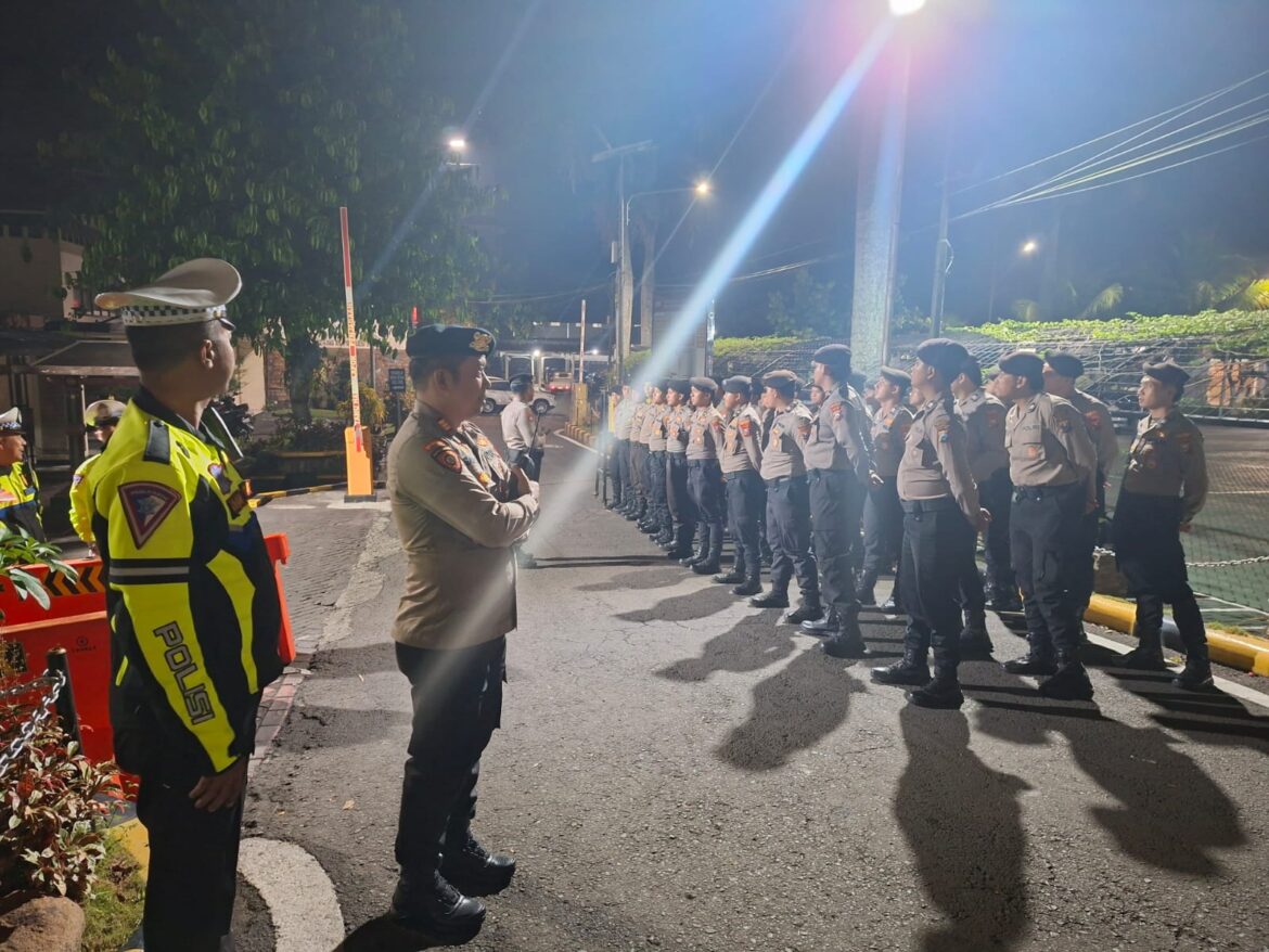 Gunung Semeru Naik ke Level Awas, Polres Malang Siagakan Personel dan Koordinasi Evakuasi