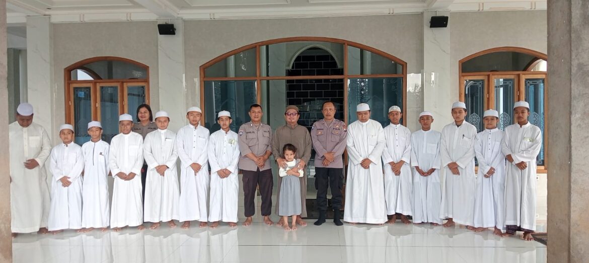 Satlantas Polres Malang Sambangi Ponpes Bahrul Muttaqin, Edukasi Santri soal Tertib Berlalu Lintas