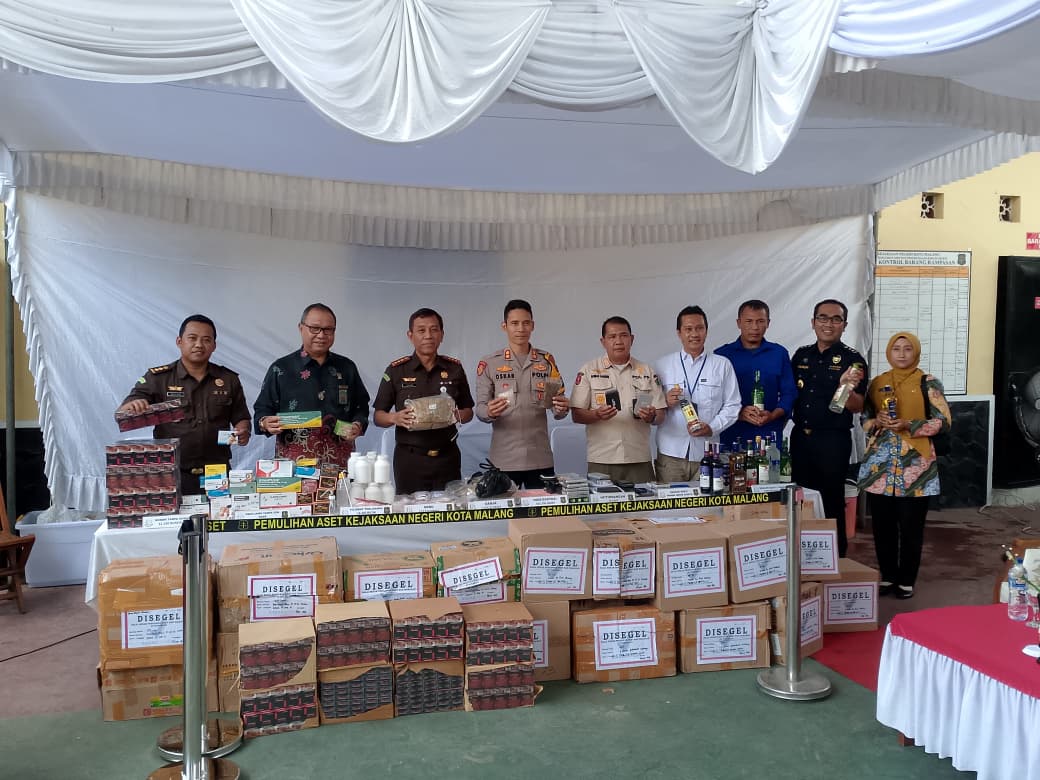 Kejaksaan Negeri Kota Malang Musnahkan Lebih dari Tiga Kilogram Narkotika, Ribuan Rokok Ilegal