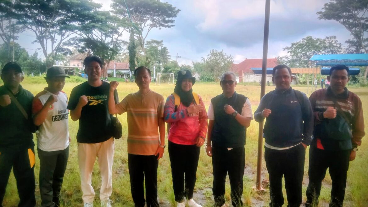 Membangun Keakraban Guru dan Masyarakat, PGRI Gedangan Gelar Jalan Sehat