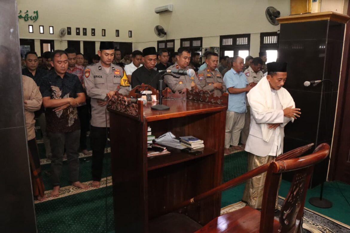Polres Malang Gelar Salat Ghaib untuk Korban Banjir Sumatra