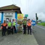 Cegah Kecelakaan, Polres Malang Pasang Banner Imbauan di Jalur Bromo