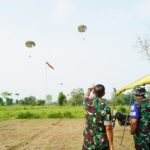 Panglima Terus meninjau Latihan Terjun di Grati Pasuruan