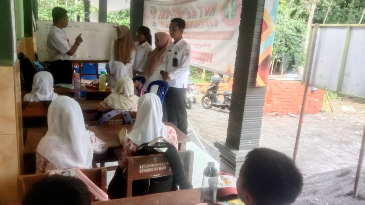 Para Dewan Guru di SDN 4 Kedungbanteng Tak Patah Semangat Mengajar, Meski Muridnya Minim