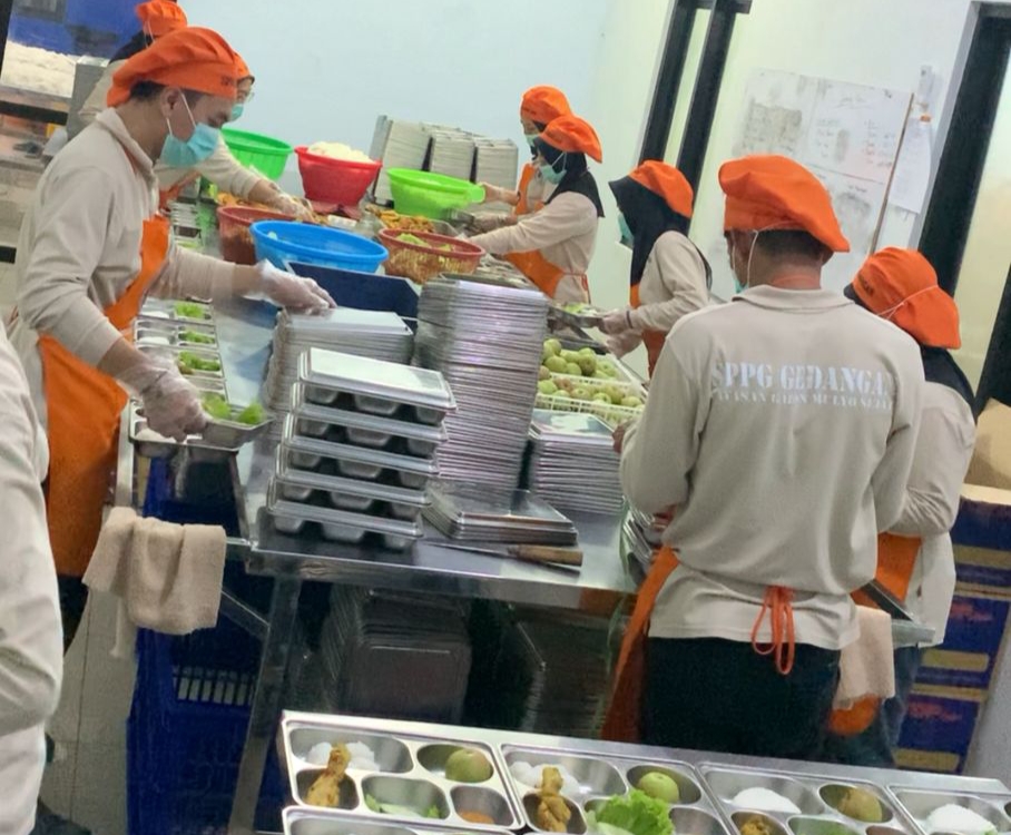 SPPG Gedangan Salurkan MBG Hingga ke Ponpes