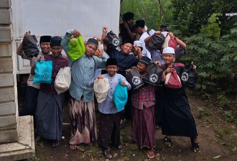 Pendistribusian MBG di SDN 8 Gedangan Saat Bulan Ramadhan, Siswa Siswi Senang Potongan Buahnya Lebih Besar