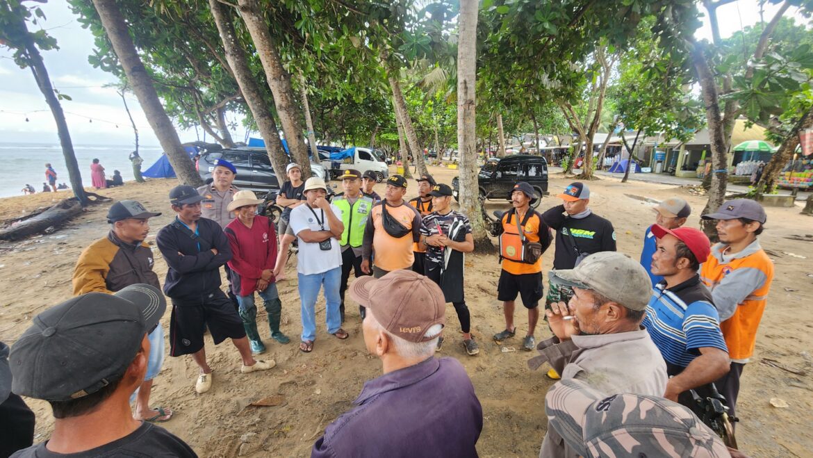Pencari Ikan Terseret Ombak di Pantai Balekambang, Tim SAR Lakukan Pencarian