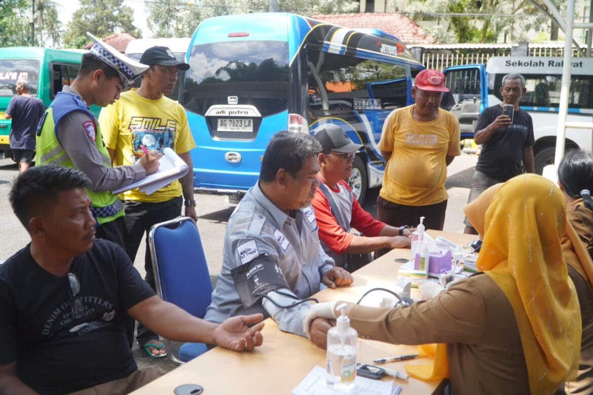 Ramp Check dan Tes Urine, Satlantas Polres Malang Pastikan Angkutan Umum Laik Jalan