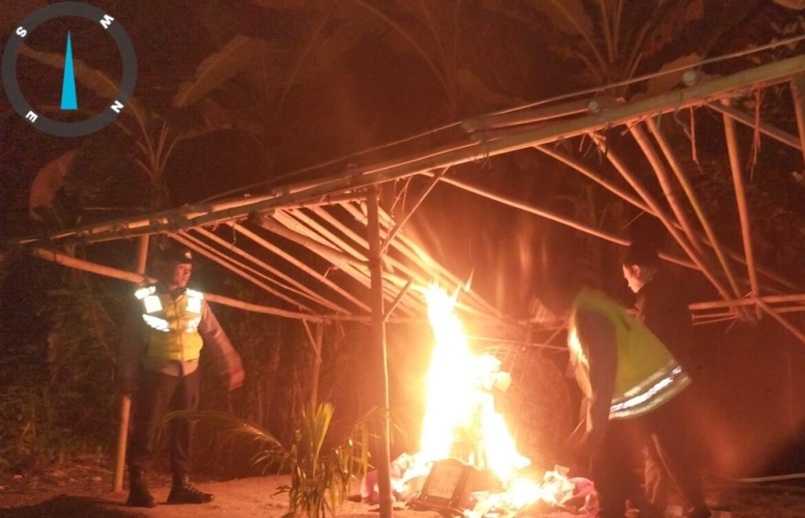 Polisi Bongkar Arena Sabung Ayam di Malang Selatan