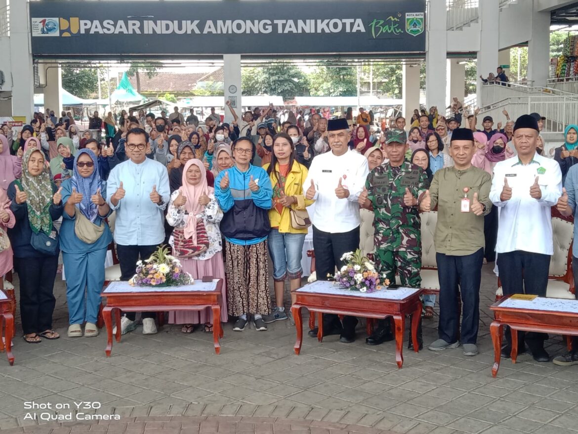 Danramil 0818/02 Batu Hadiri Pembukaan Pasar Murah Ramadhan di Pasar Induk Among Tani