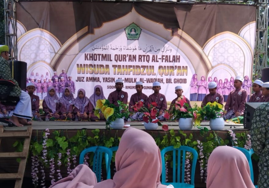 Wisuda Tahfidzul Qur’an Ponpes Al-Falah Ringinsari Diwarnai Rasa Haru dan Bangga